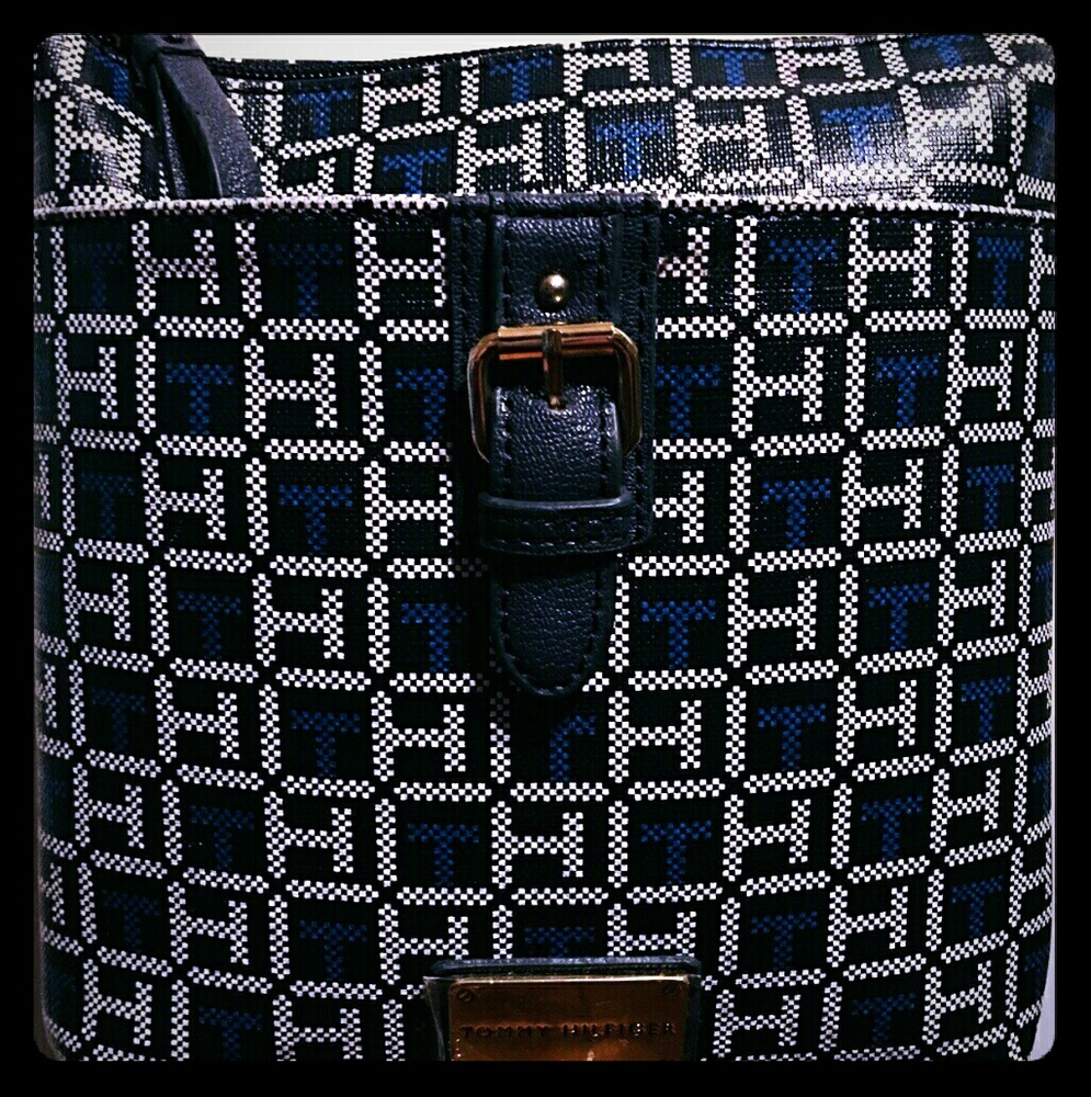 A Tommy Hilfiger purse